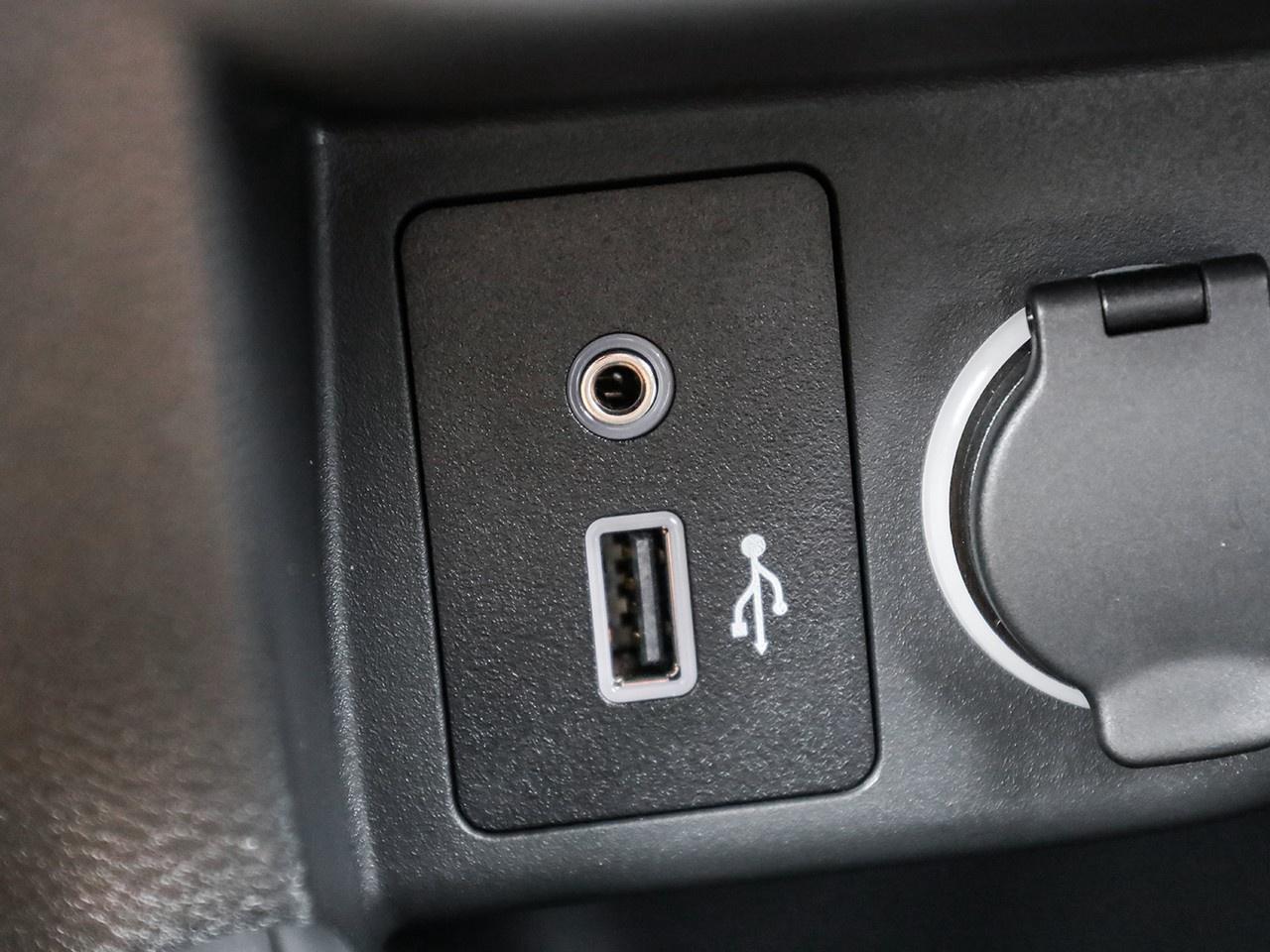 2025 Nissan Kicks Play S Photo