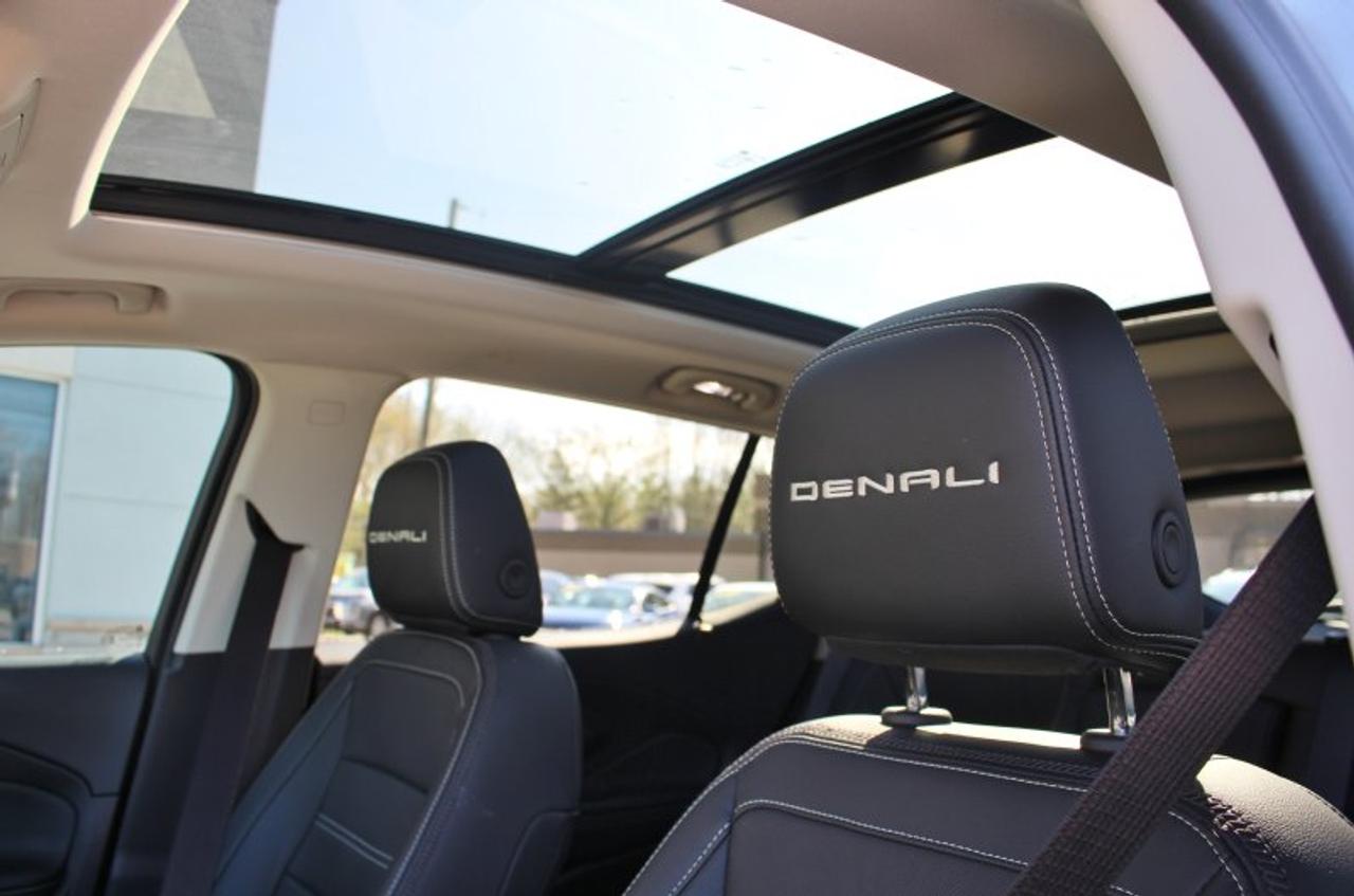 2024 GMC Terrain Denali*AWD*Heated Leather*Moon Roof*CarPlay Photo