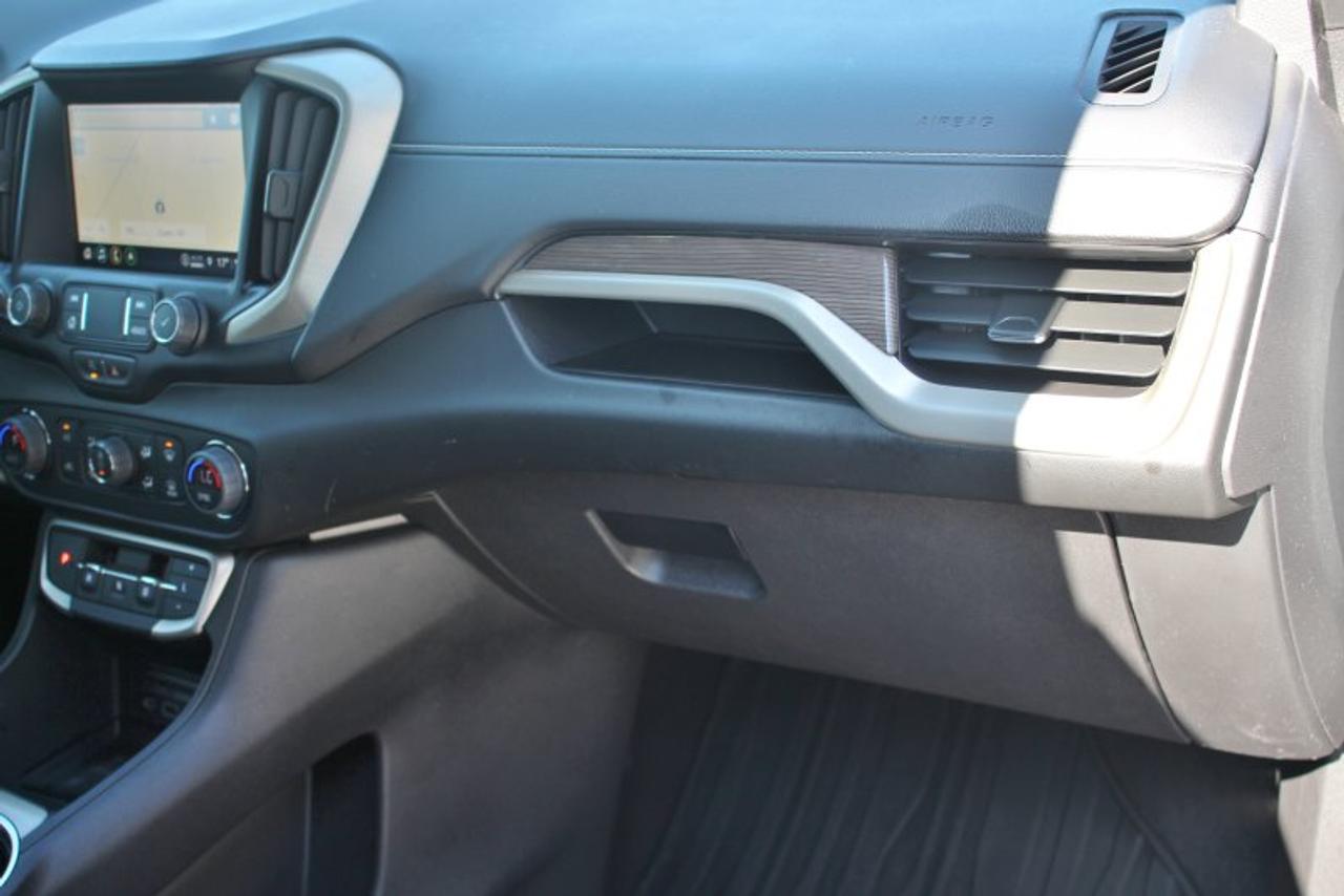 2024 GMC Terrain Denali*AWD*Heated Leather*Moon Roof*CarPlay Photo