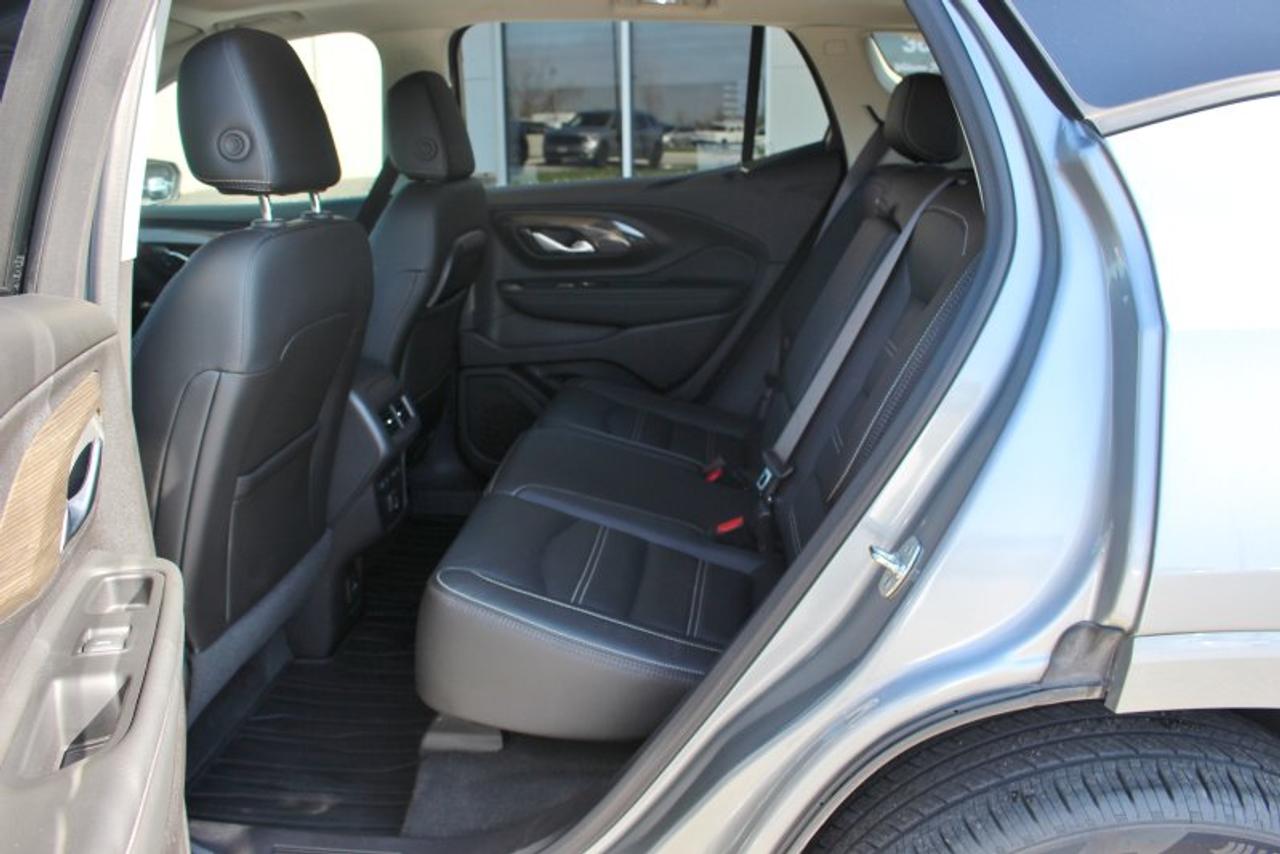 2024 GMC Terrain Denali*AWD*Heated Leather*Moon Roof*CarPlay Photo