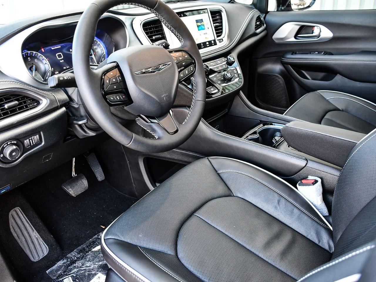 2026 Chrysler Pacifica Limited FWD Photo