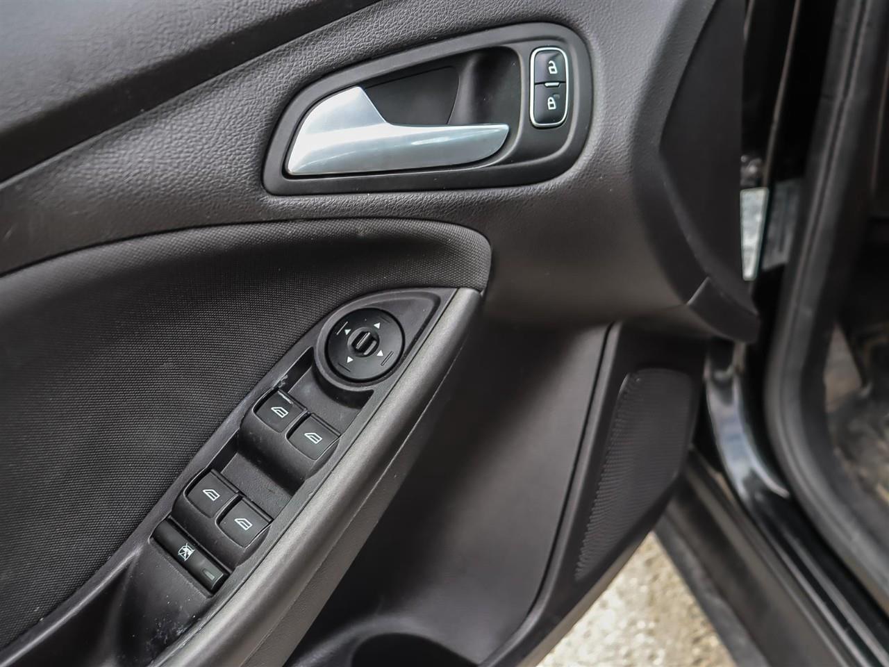 2015 Ford Focus SE Photo