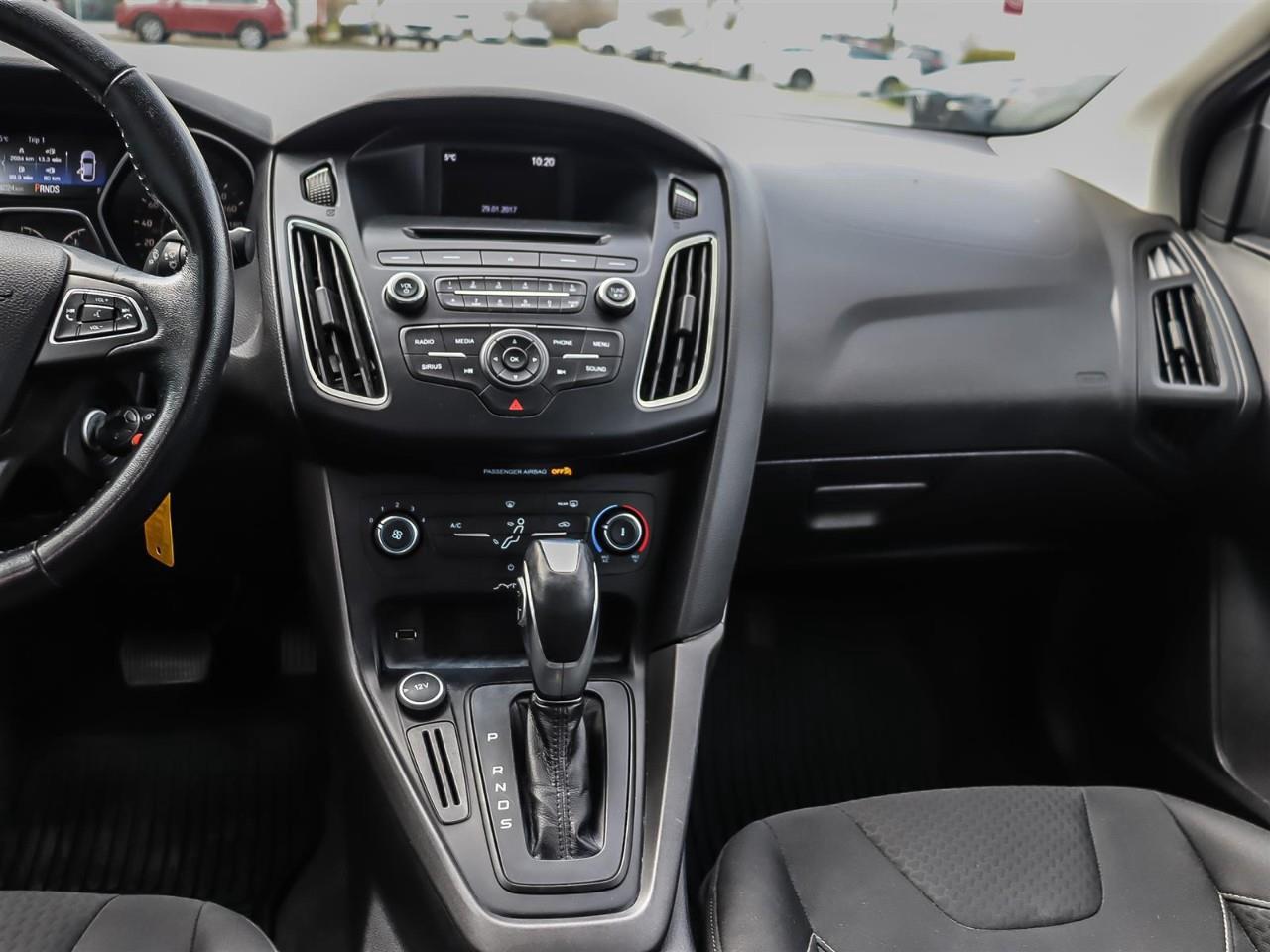 2015 Ford Focus SE Photo