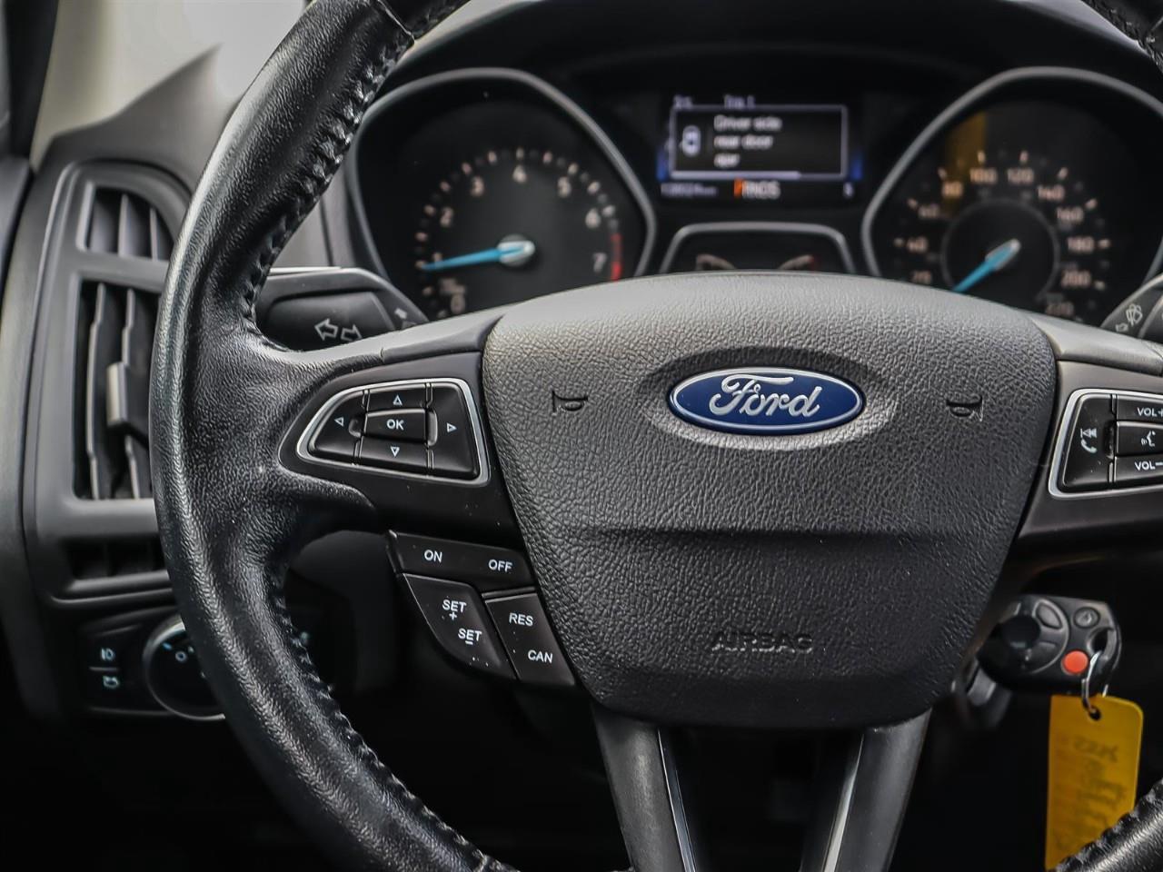 2015 Ford Focus SE Photo