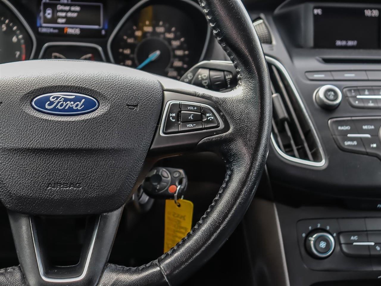 2015 Ford Focus SE Photo