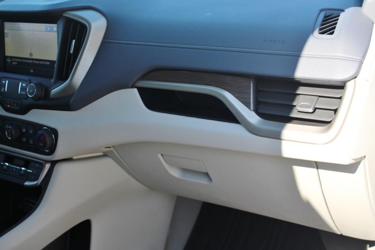 2024 GMC Terrain Denali*AWD*Heated Leather*Moon Roof*CarPlay Photo