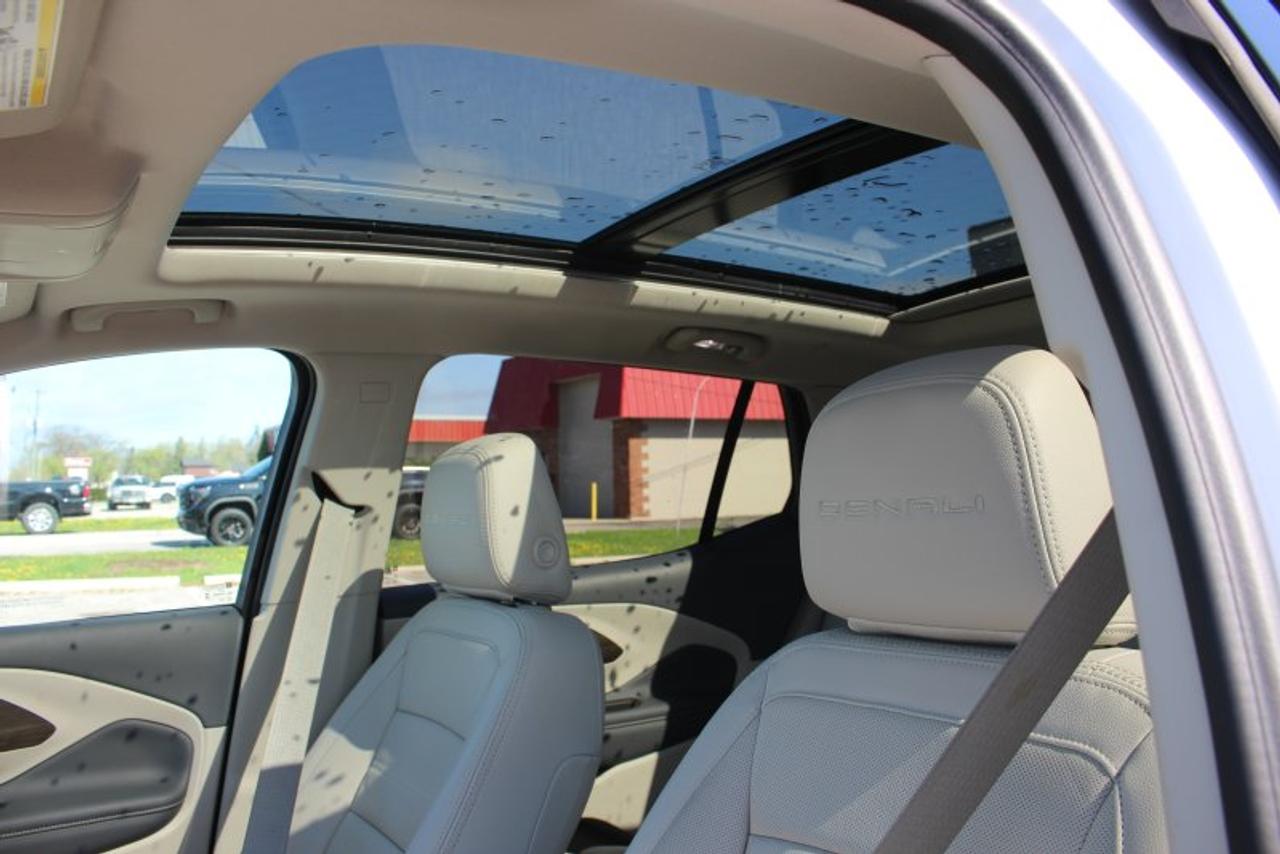 2024 GMC Terrain Denali*AWD*Heated Leather*Moon Roof*CarPlay Photo