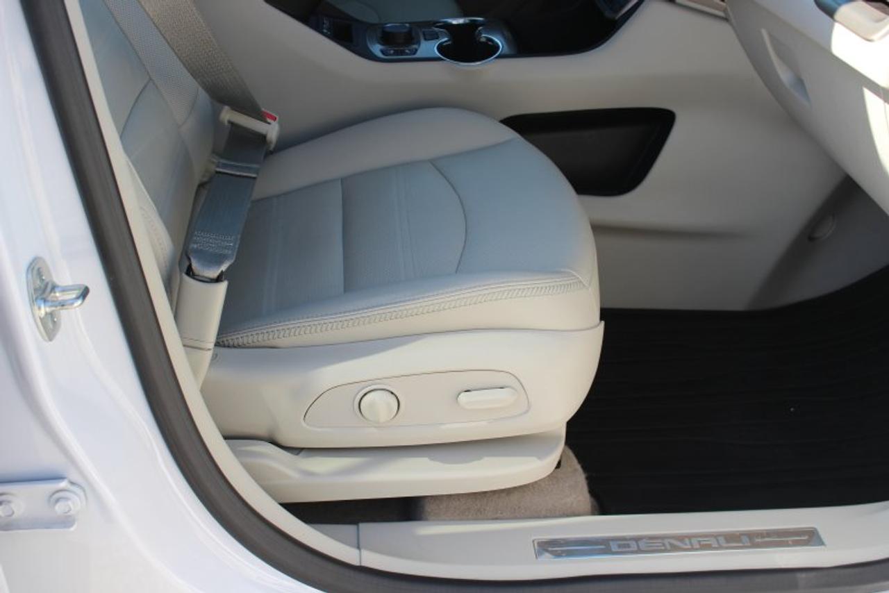 2024 GMC Terrain Denali*AWD*Heated Leather*Moon Roof*CarPlay Photo