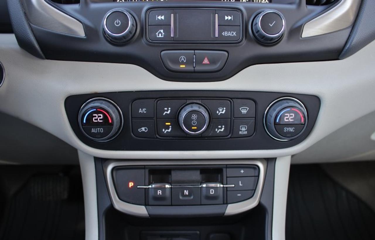 2024 GMC Terrain Denali*AWD*Heated Leather*Moon Roof*CarPlay Photo