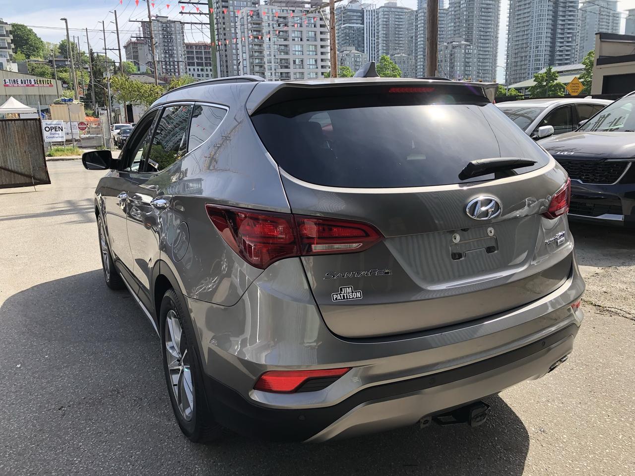 2018 Hyundai Santa Fe Sport SE Photo