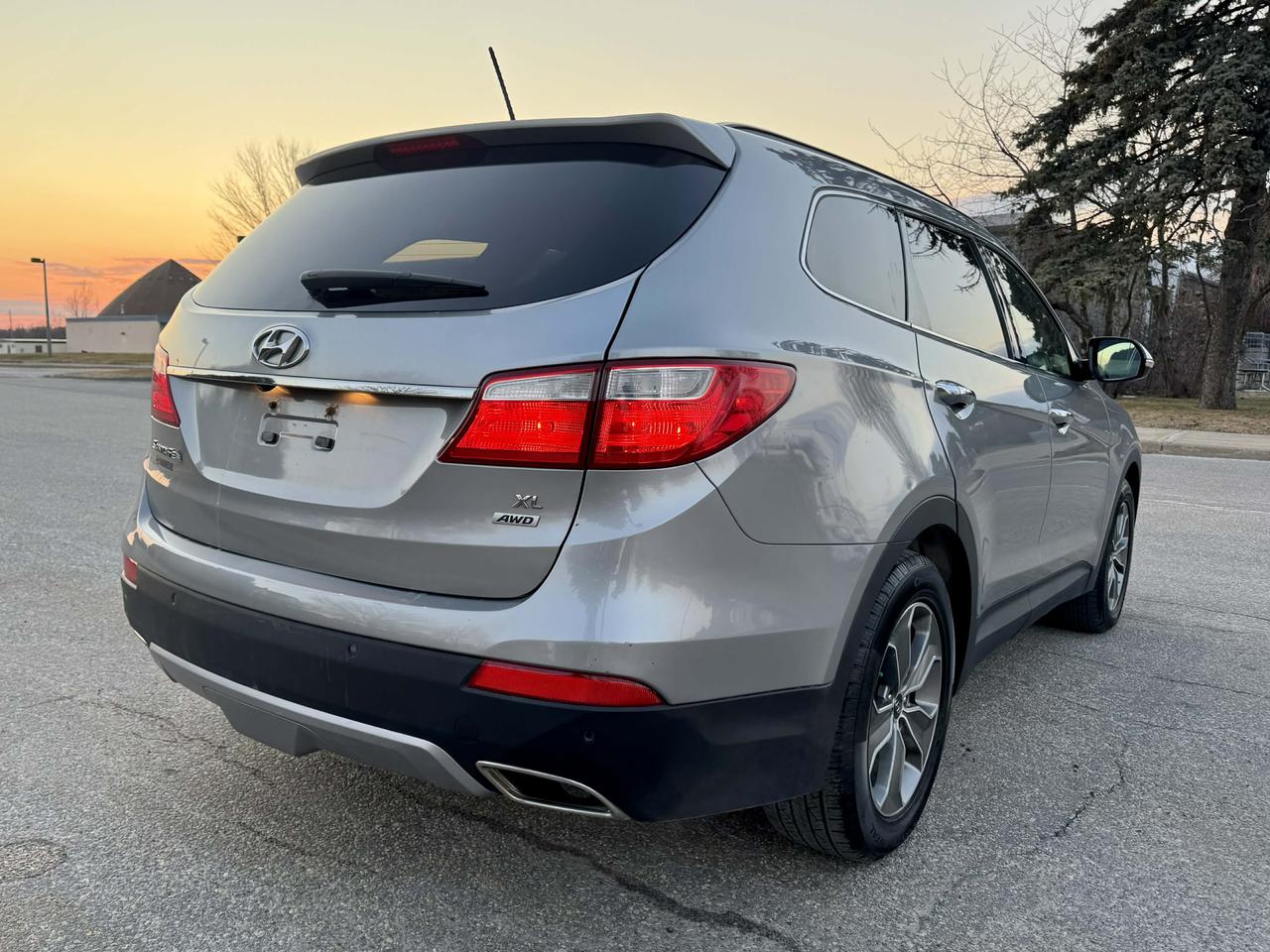 2015 Hyundai Santa Fe XL 7 seats - Luxury Photo