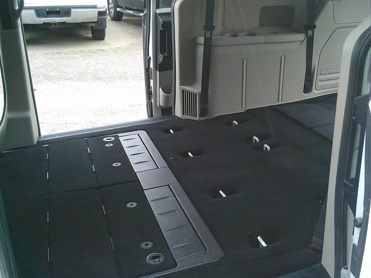 2016 Dodge Grand Caravan 4dr Wgn SXT + STOW N GO! Photo