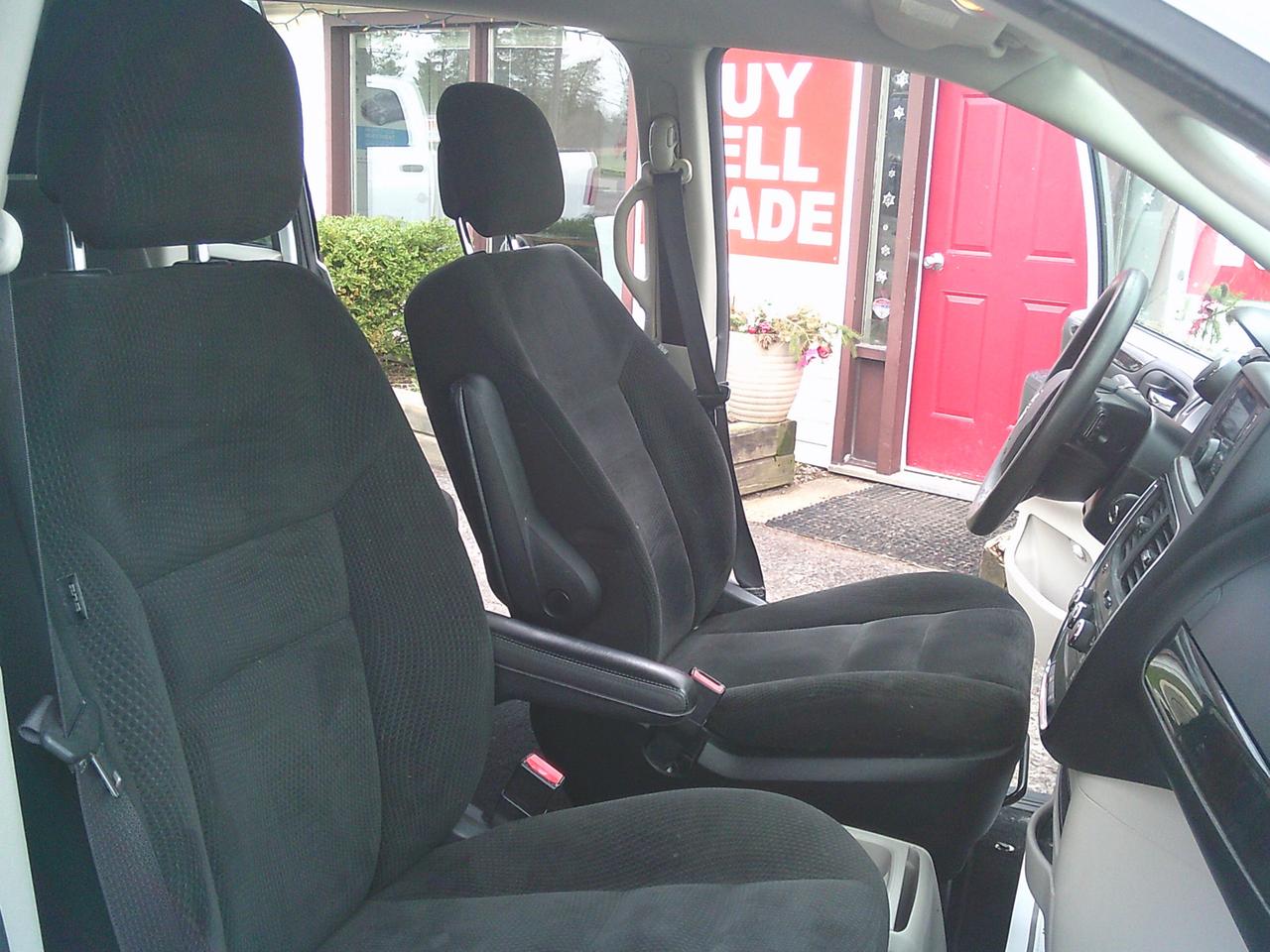 2016 Dodge Grand Caravan 4dr Wgn SXT + STOW N GO! Photo