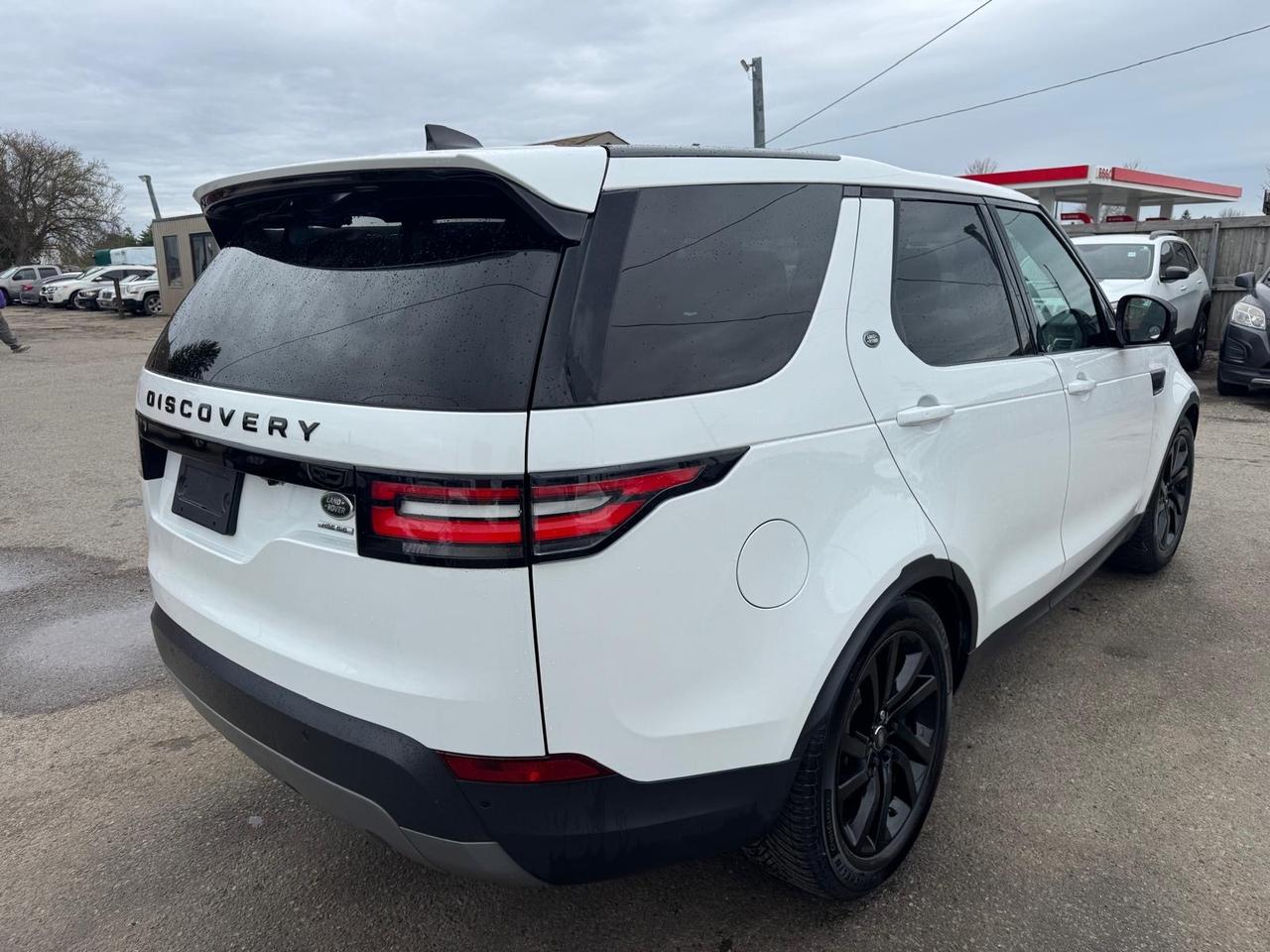 2017 Land Rover Discovery HSE, 7 PASSENGER, WELL SERVICED, LOADED, CERT Photo