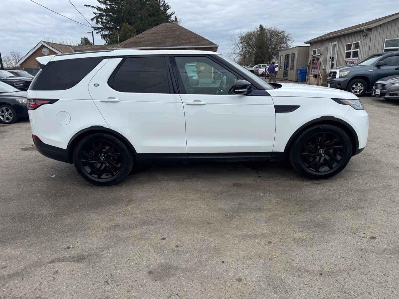 2017 Land Rover Discovery HSE, 7 PASSENGER, WELL SERVICED, LOADED, CERT Photo4