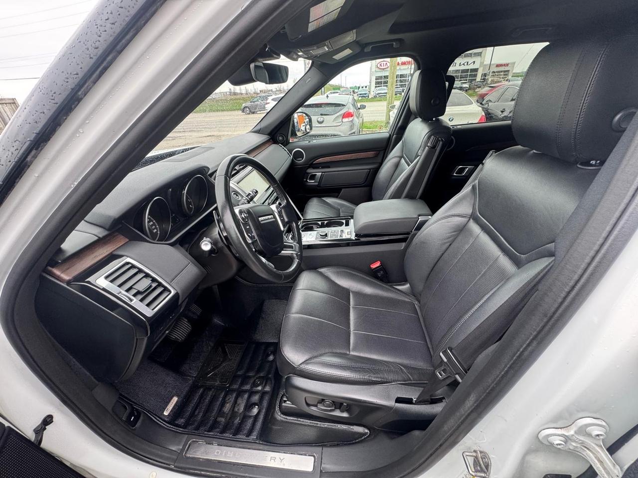 2017 Land Rover Discovery HSE, 7 PASSENGER, WELL SERVICED, LOADED, CERT Photo