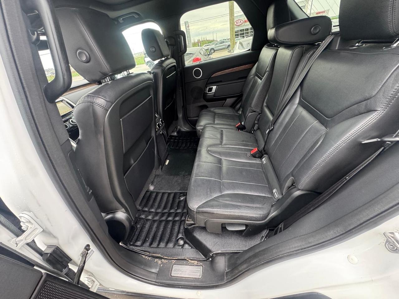 2017 Land Rover Discovery HSE, 7 PASSENGER, WELL SERVICED, LOADED, CERT Photo