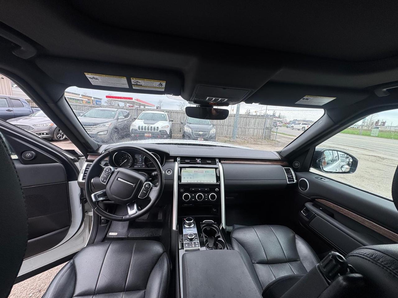 2017 Land Rover Discovery HSE, 7 PASSENGER, WELL SERVICED, LOADED, CERT Photo