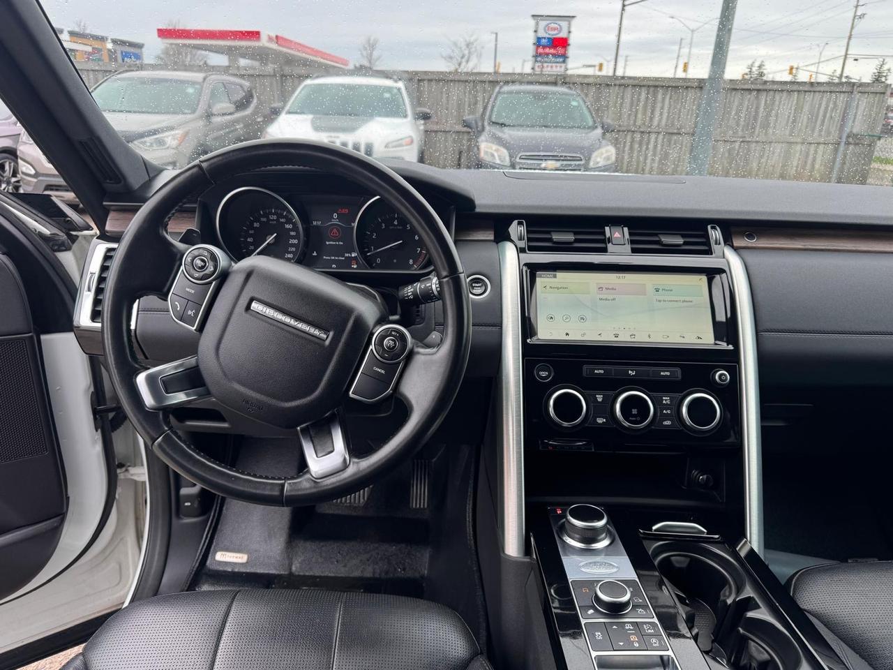 2017 Land Rover Discovery HSE, 7 PASSENGER, WELL SERVICED, LOADED, CERT Photo