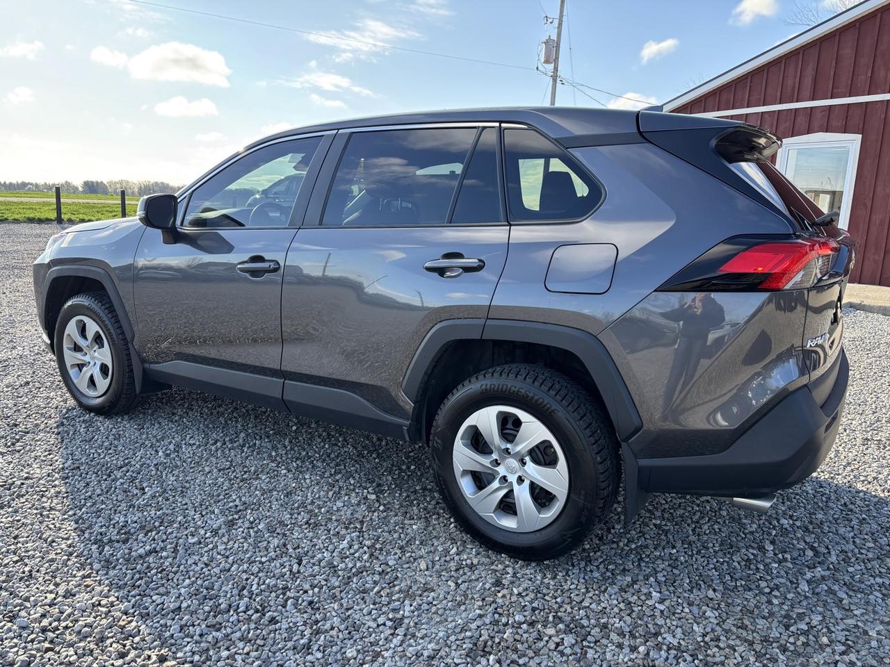 2022 Toyota RAV4 LE Photo2