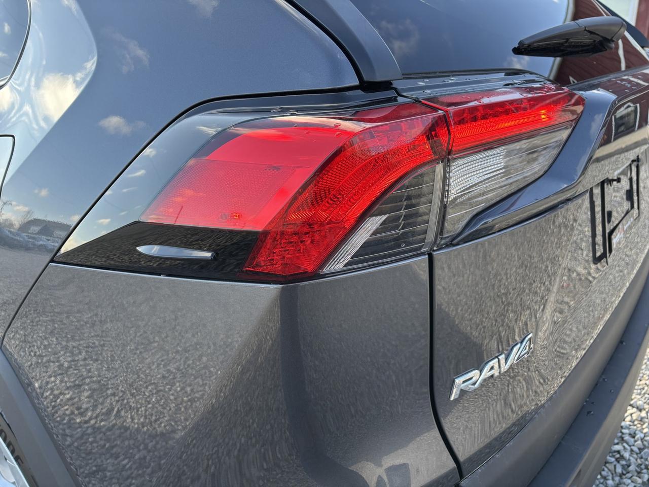 2022 Toyota RAV4 LE Photo
