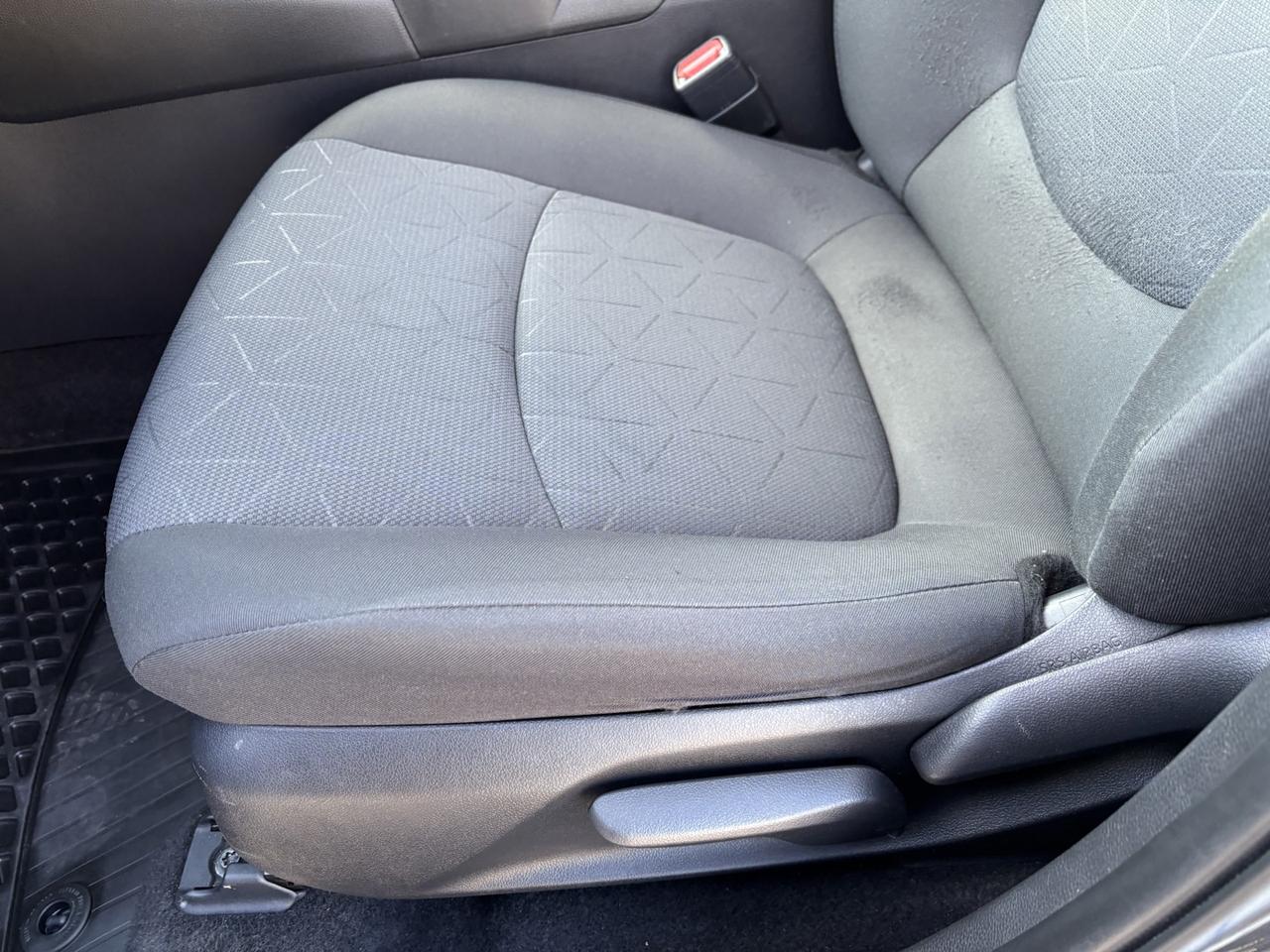 2022 Toyota RAV4 LE Photo