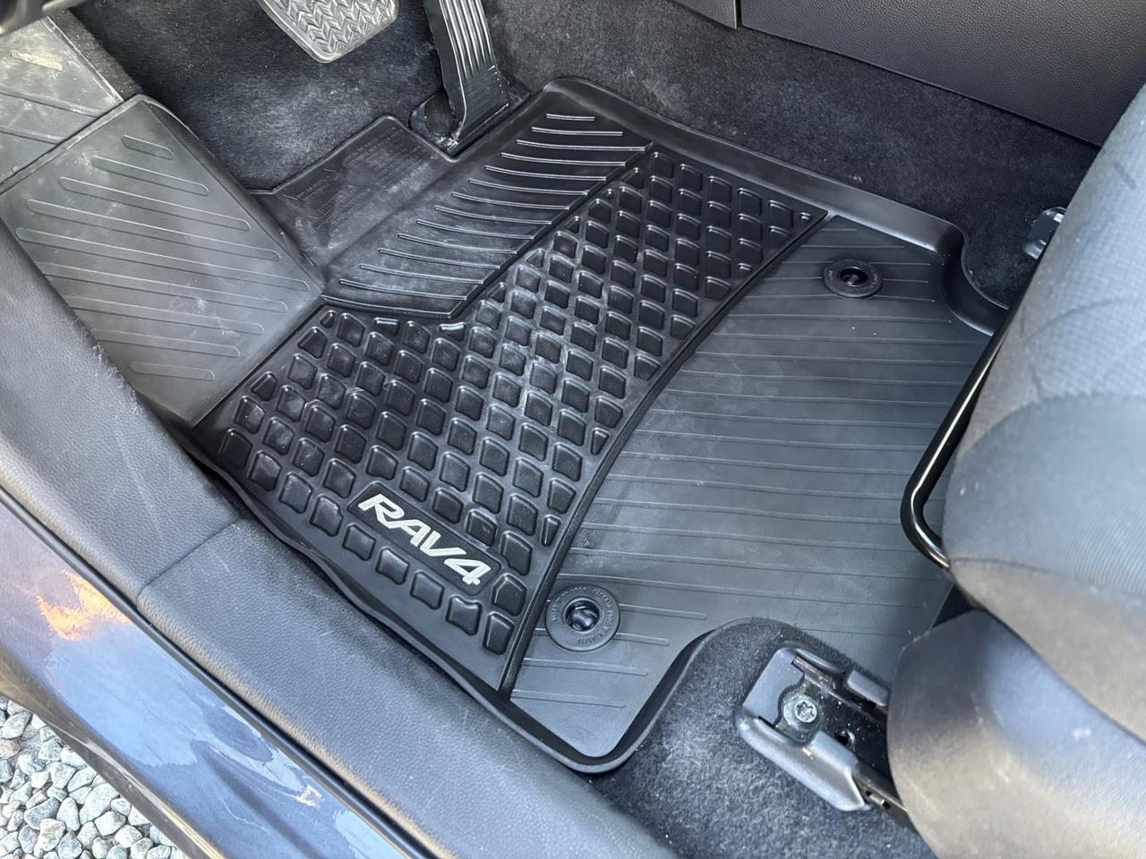 2022 Toyota RAV4 LE Photo