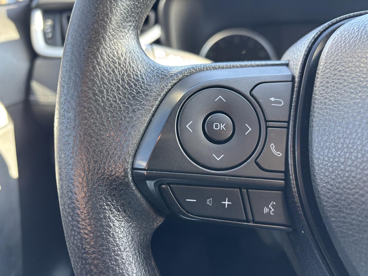 2022 Toyota RAV4 LE Photo