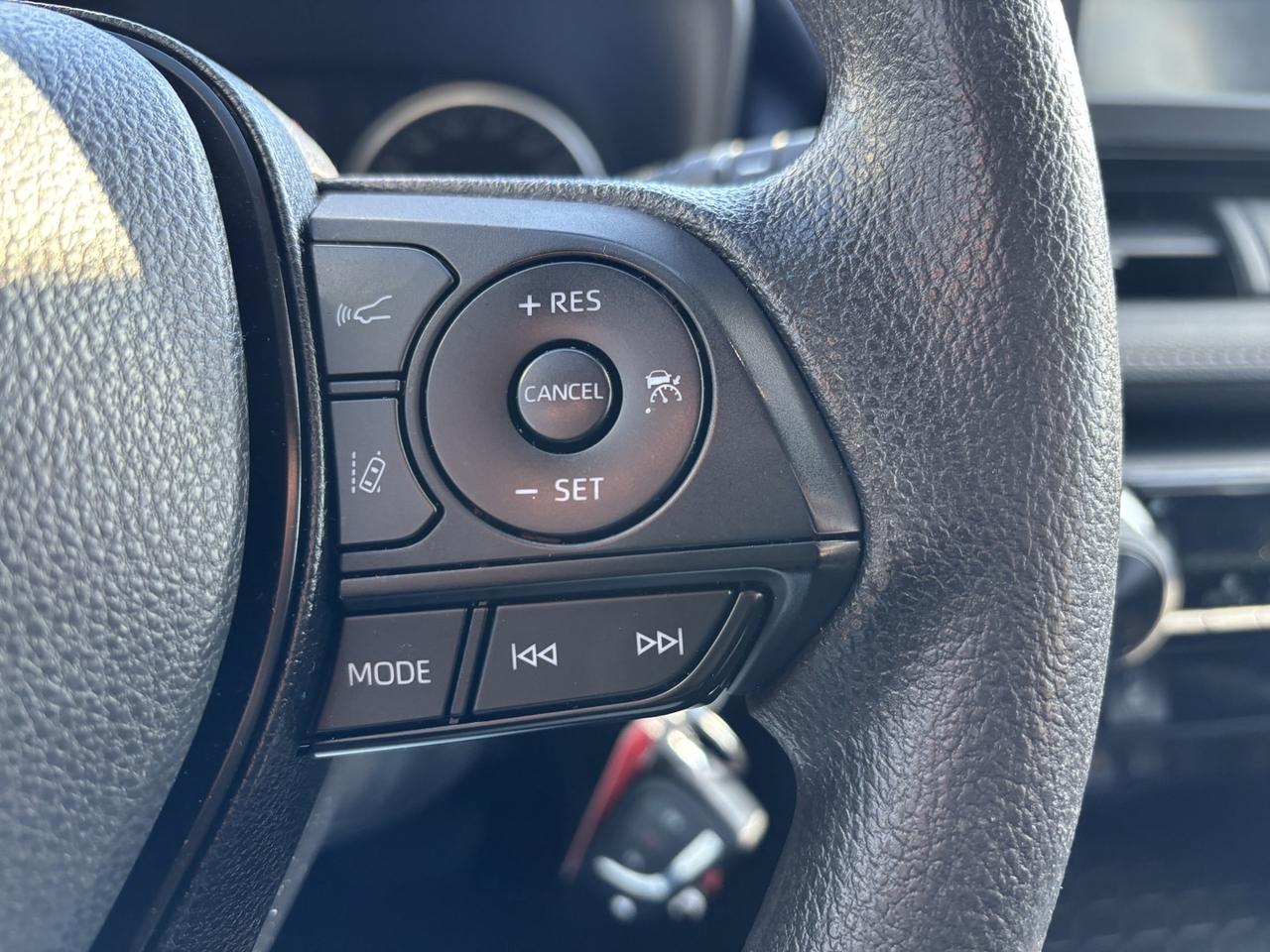 2022 Toyota RAV4 LE Photo