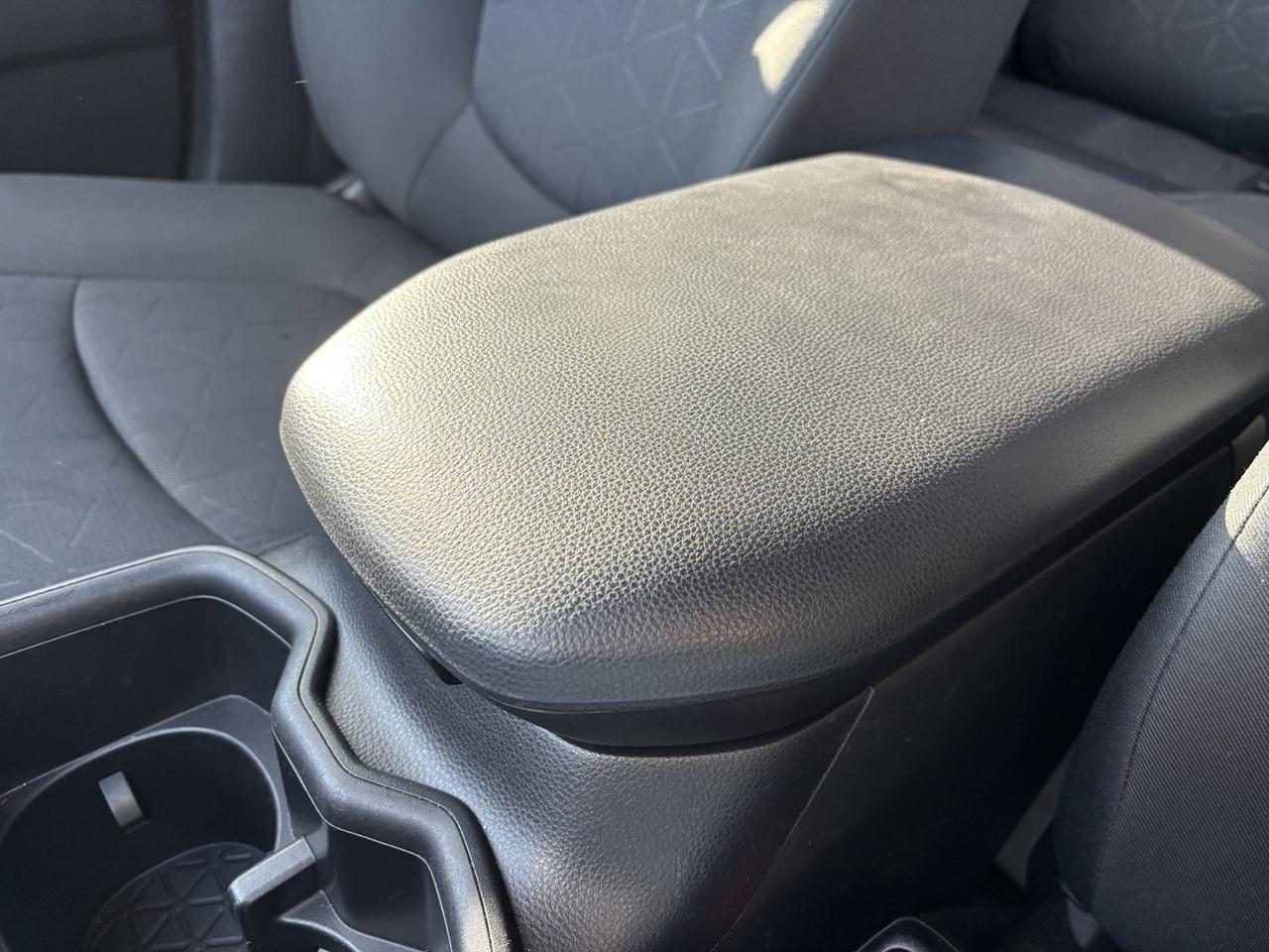 2022 Toyota RAV4 LE Photo