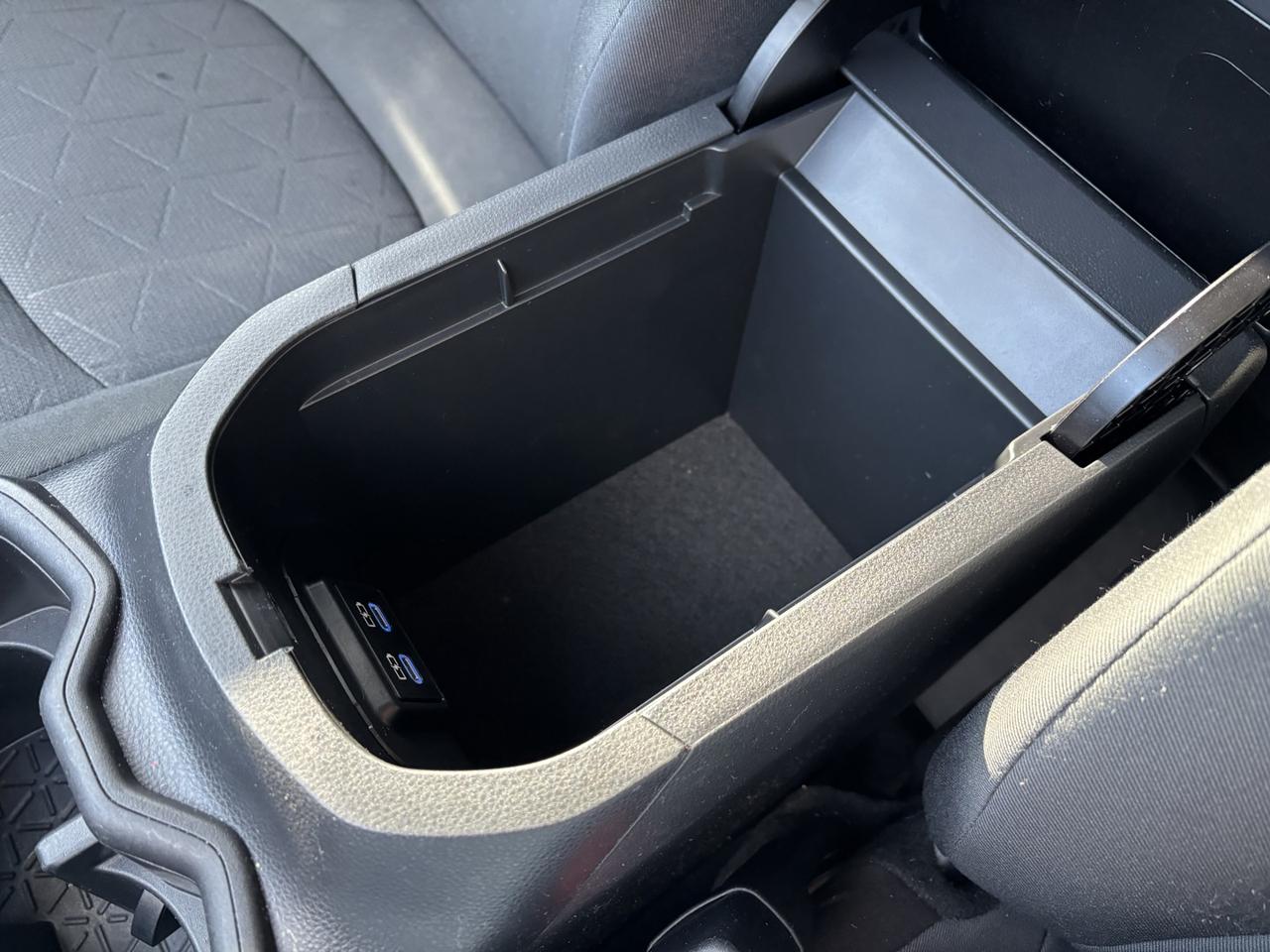 2022 Toyota RAV4 LE Photo