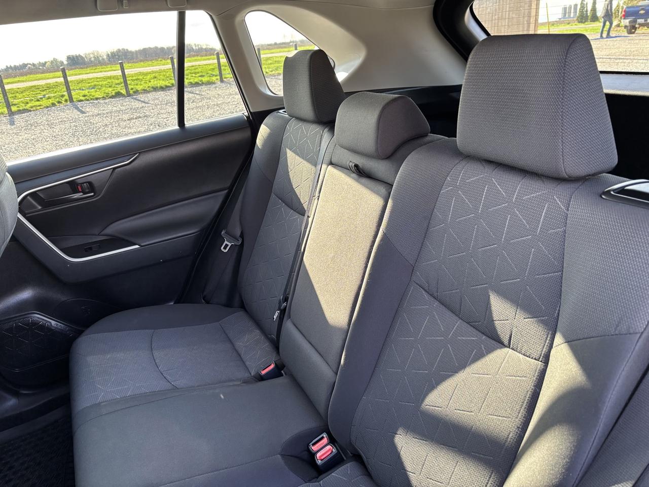 2022 Toyota RAV4 LE Photo