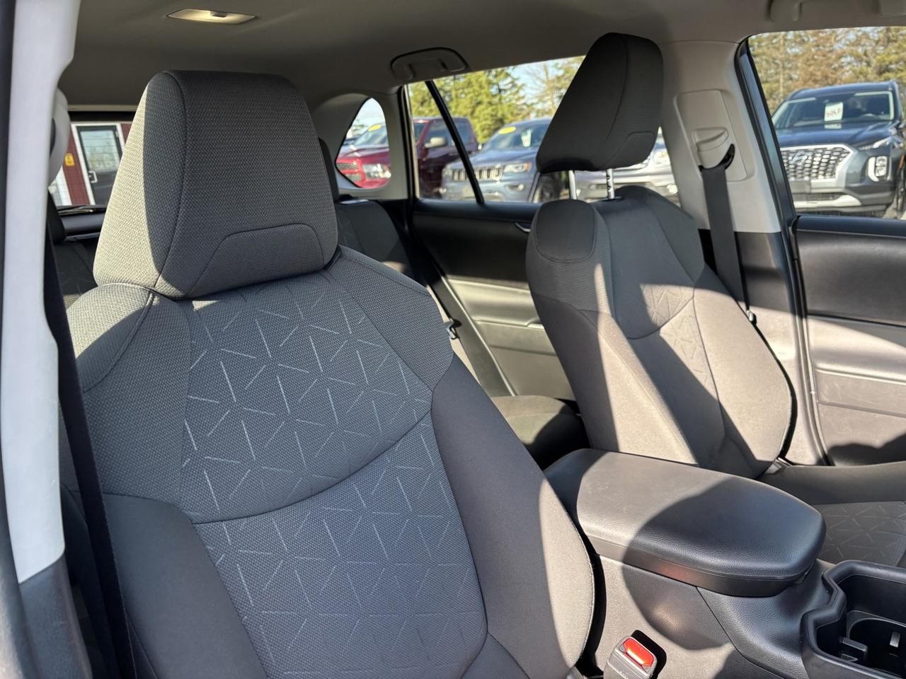 2022 Toyota RAV4 LE Photo