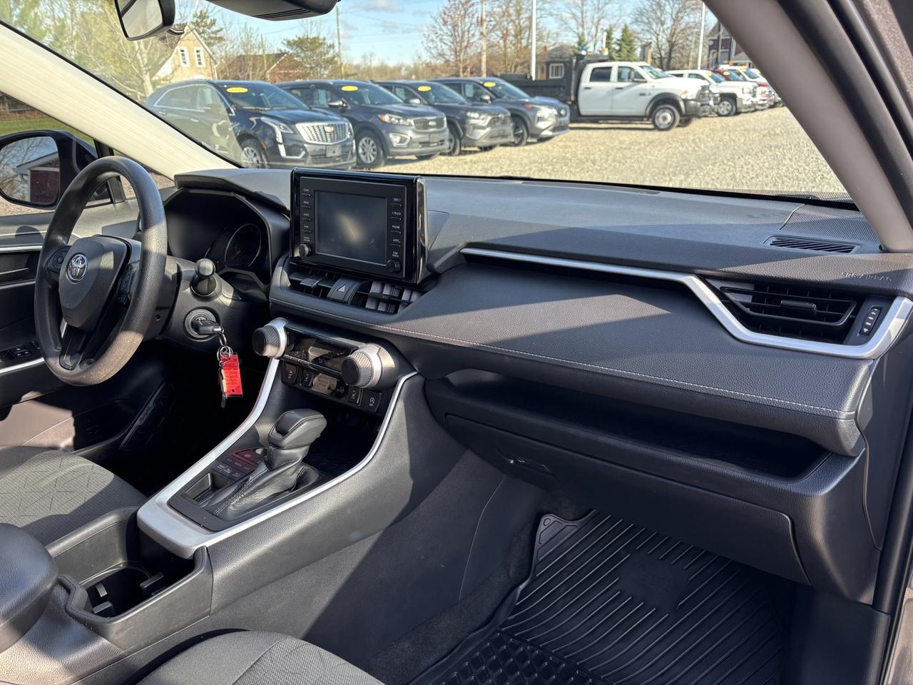 2022 Toyota RAV4 LE Photo