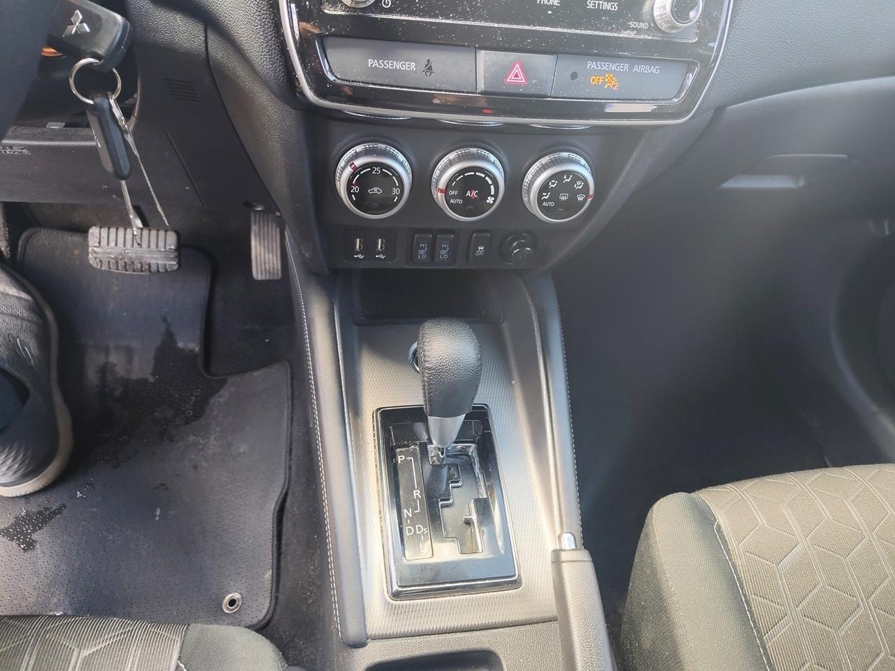 2024 Mitsubishi RVR SE Photo2