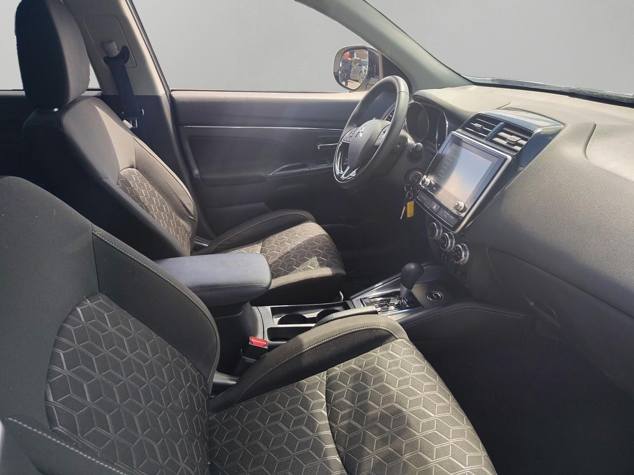 2024 Mitsubishi RVR SE Photo