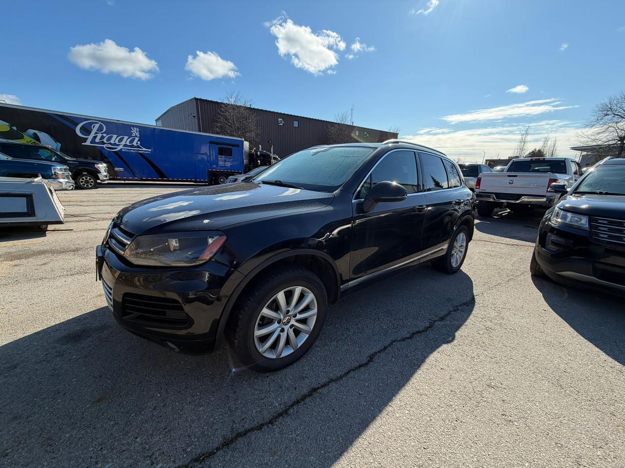 <p><span data-sheets-root=1>Fully loaded well maintained VW Touareg 3.6L V6, Leather, heated seats. Accident Free! </span></p><p><span data-sheets-root=1>&bull;All prices are exclusive of safety, licensing, fuel charges and HST&bull;Safety Certification is available at $599 for sedans/SUVs and $799 for trucks &bull;Dealer processing fees are $495 and include a 3 month warranty&bull;Financing and extended warranty options are also available. Any warranty included with the vehicle is only applicable with a Safety Standards Certificate. &bull;This vehicle is located at our Burlington dealership, please reach out for more details.</span></p>