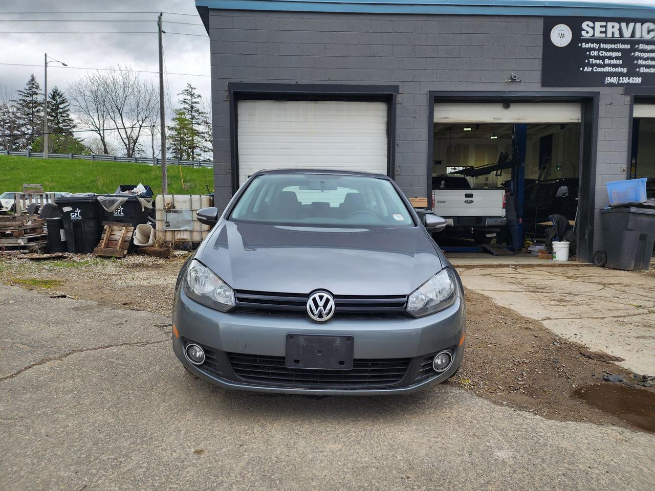 2010 Volkswagen Golf TRENDLINE l One Owner l Manual l Great Condition Photo