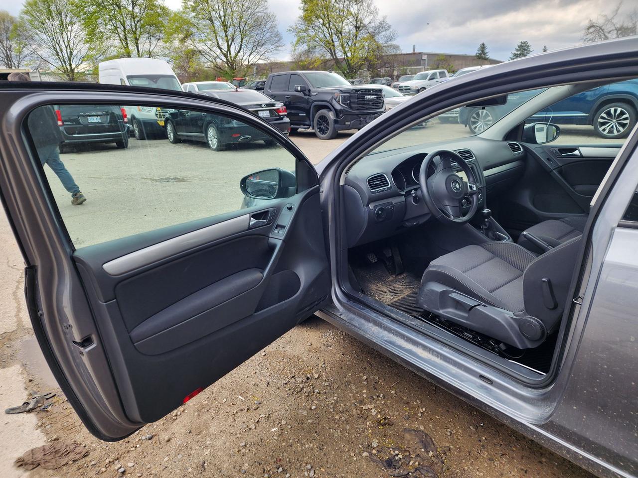 2010 Volkswagen Golf TRENDLINE l One Owner l Manual l Great Condition Photo