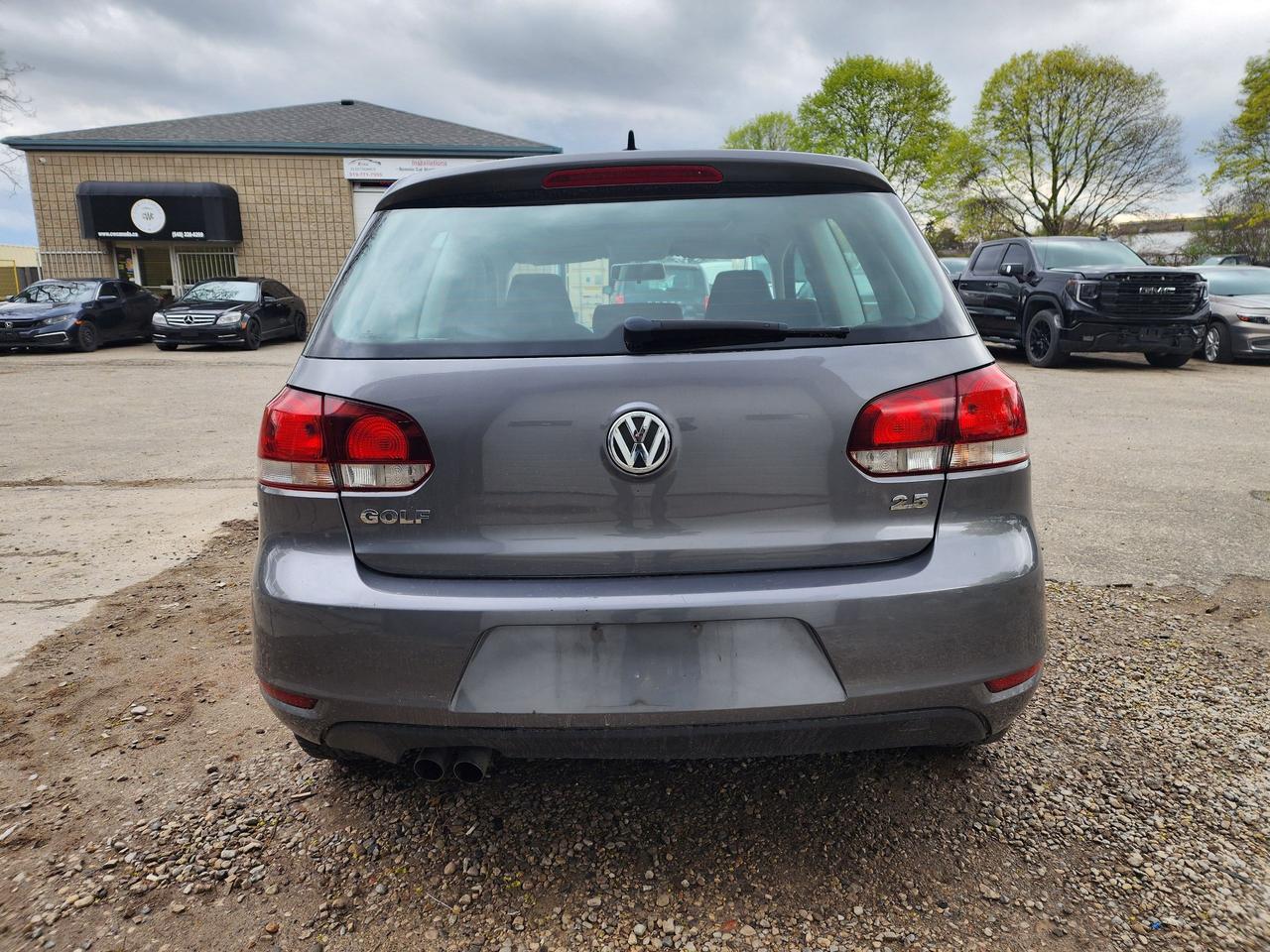 2010 Volkswagen Golf TRENDLINE l One Owner l Manual l Great Condition Photo