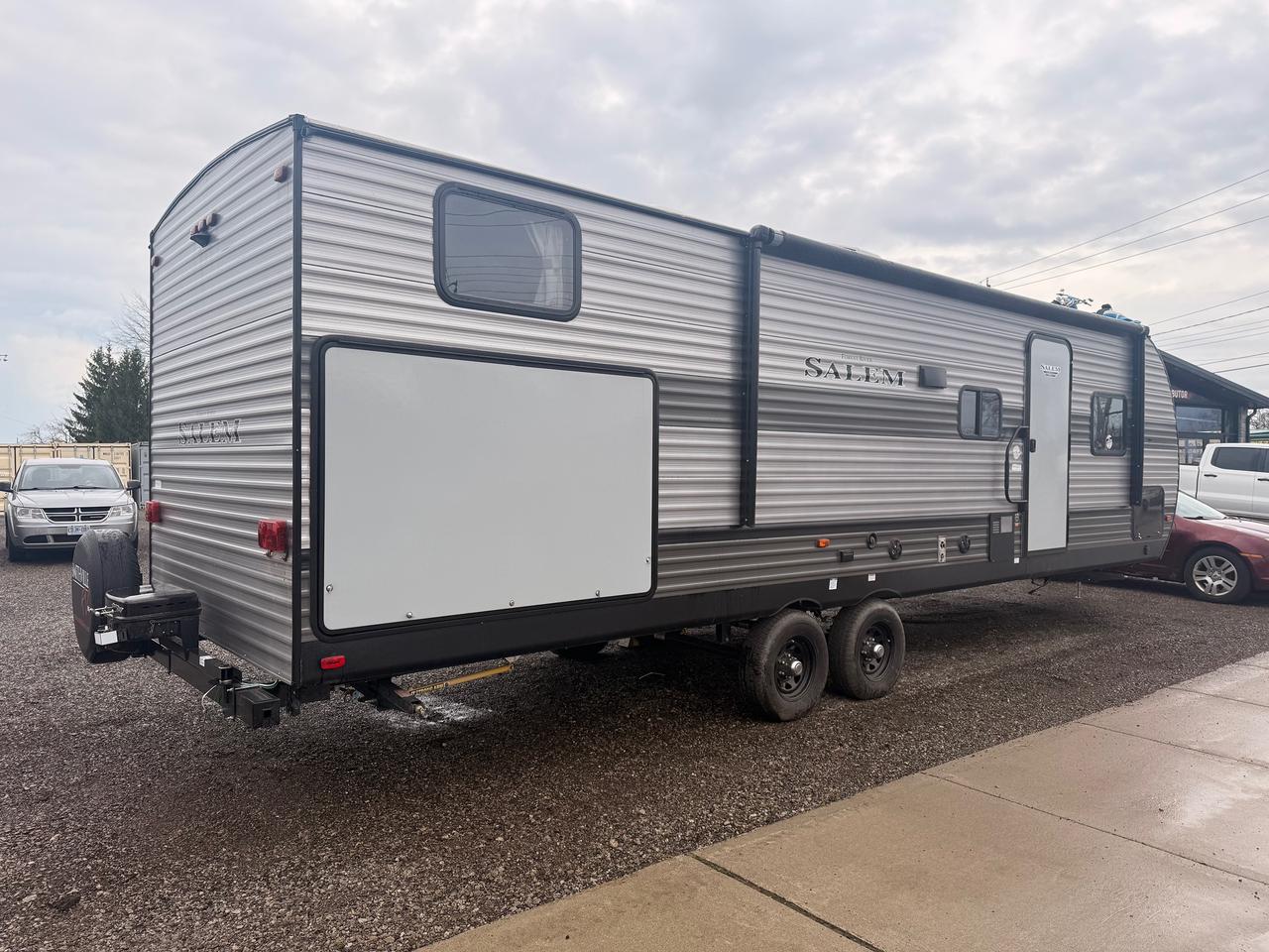 2019 Forest River SALEM 30KQBSS  TRAVEL TRAILER SALEM TOWABLES; CLEAN WELL KEPT; FINANACEABLE Photo2