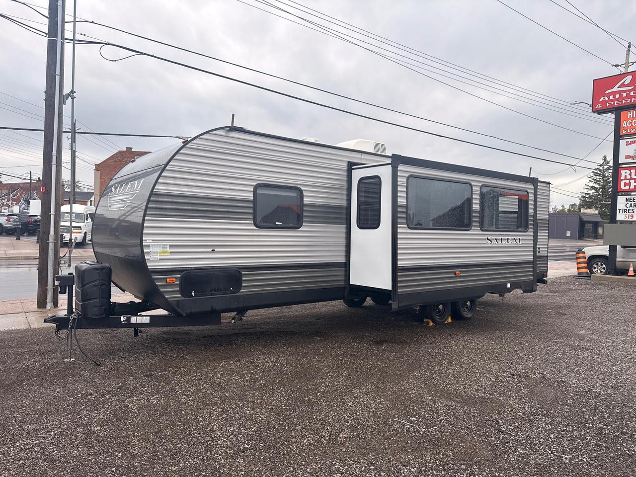 2019 Forest River SALEM 30KQBSS  TRAVEL TRAILER SALEM TOWABLES; CLEAN WELL KEPT; FINANACEABLE Photo