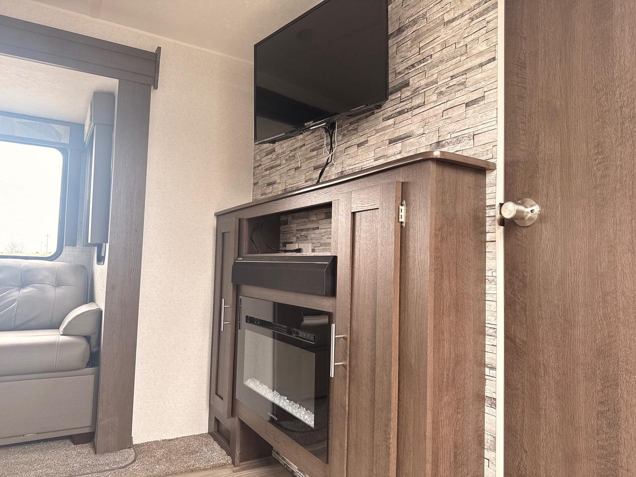 2019 Forest River SALEM 30KQBSS  TRAVEL TRAILER SALEM TOWABLES; CLEAN WELL KEPT; FINANACEABLE Photo