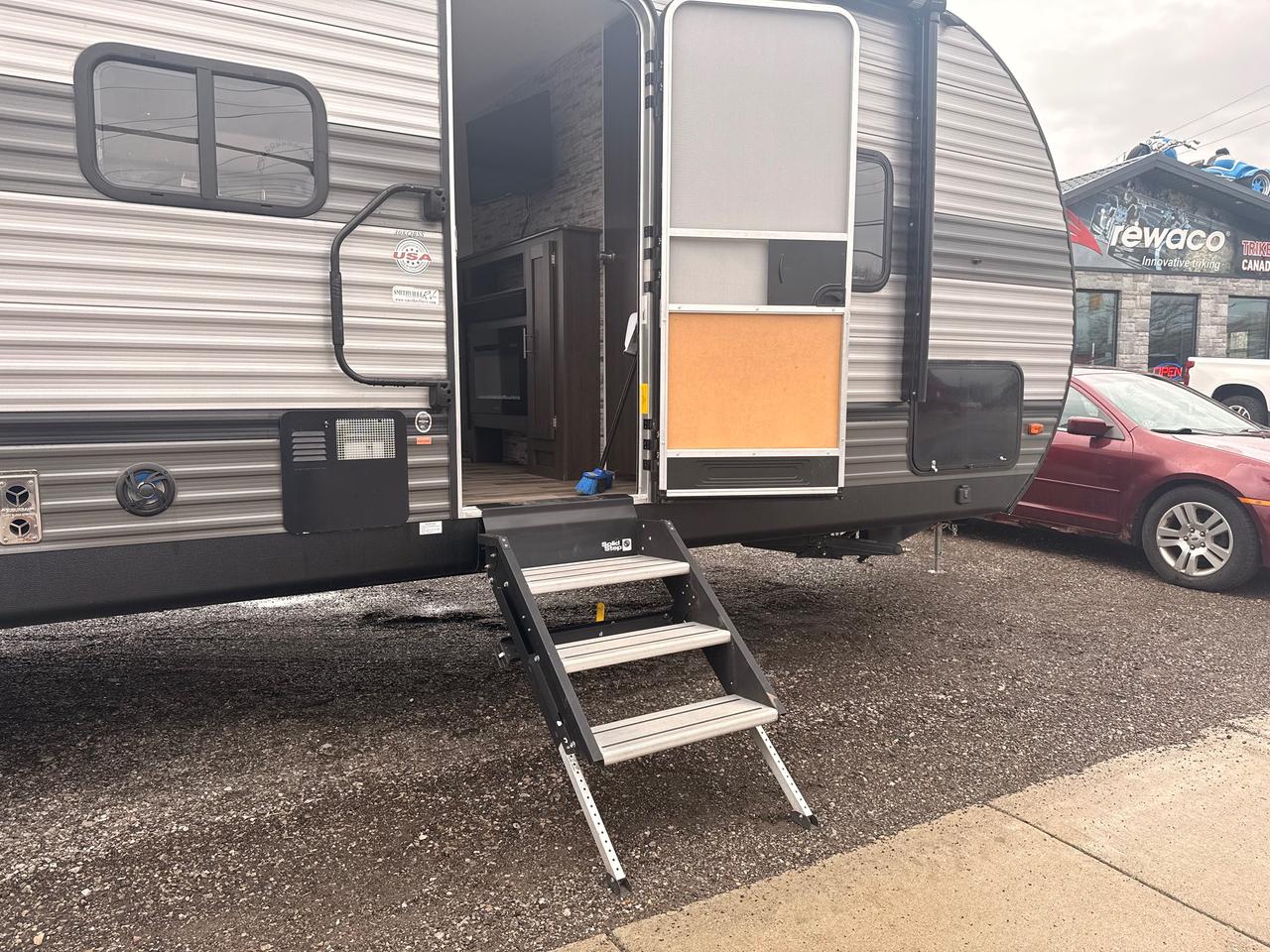 2019 Forest River SALEM 30KQBSS  TRAVEL TRAILER SALEM TOWABLES; CLEAN WELL KEPT; FINANACEABLE Photo