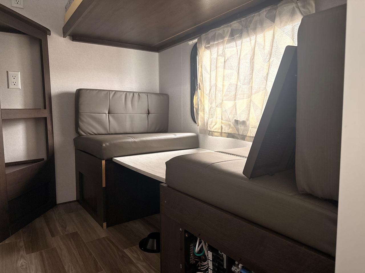 2019 Forest River SALEM 30KQBSS  TRAVEL TRAILER SALEM TOWABLES; CLEAN WELL KEPT; FINANACEABLE Photo