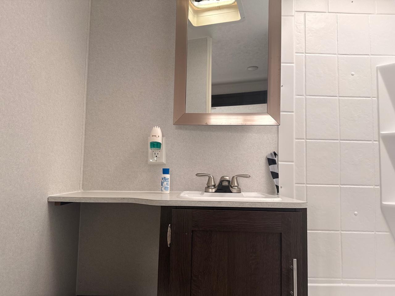 2019 Forest River SALEM 30KQBSS  TRAVEL TRAILER SALEM TOWABLES; CLEAN WELL KEPT; FINANACEABLE Photo