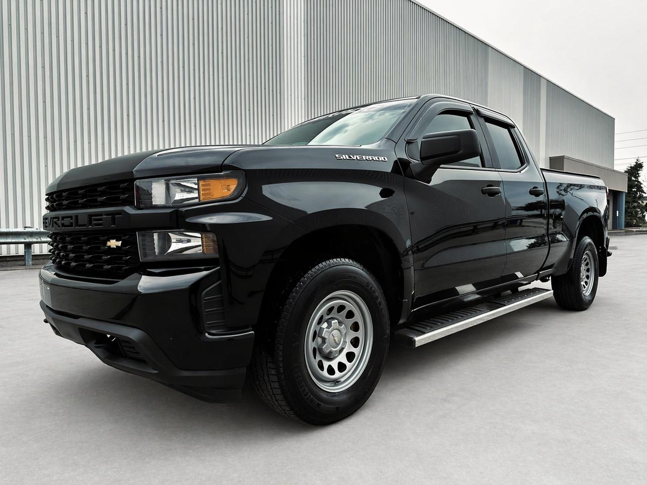 2019 Chevrolet Silverado 1500 Custom Triple Black 4WD