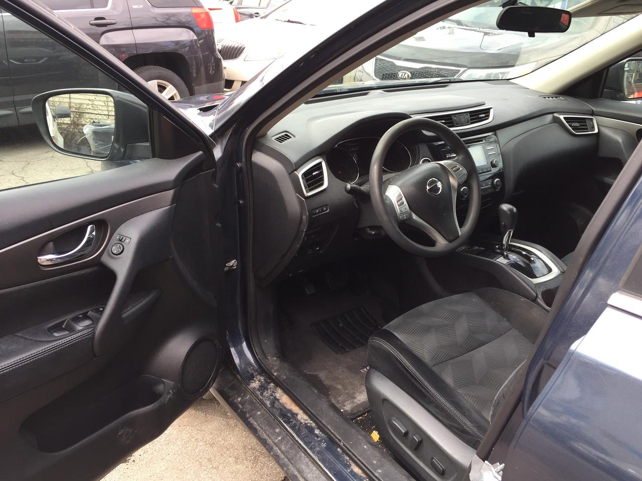 2015 Nissan Rogue One Owner New Car Trade - SV AWD Photo