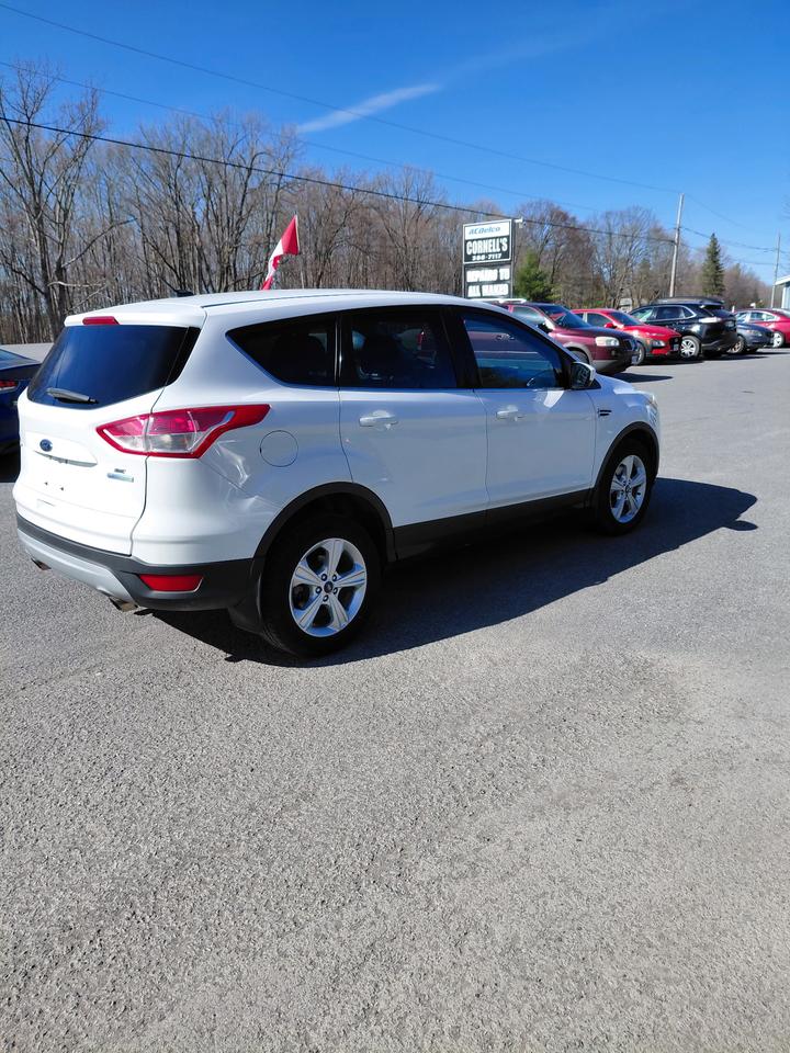2016 Ford Escape SE Photo