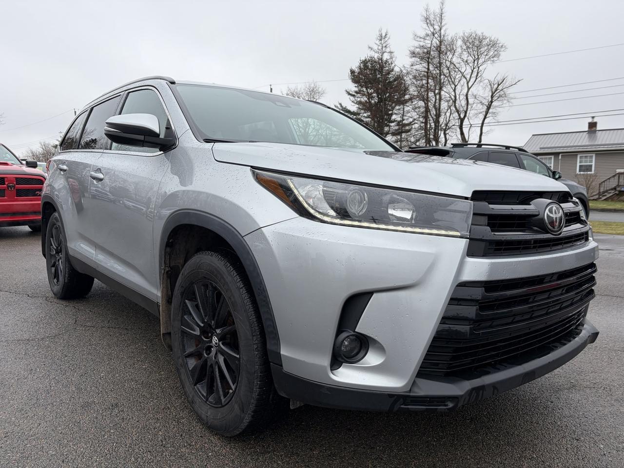 Used 2019 Toyota Highlander XLE AWD V6 / 3RD ROW SEATING / TOUCH SCREEN NAVIGATION / LEATHER for sale in Truro, NS